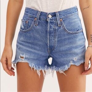 NWT Levi’s 501 Stylish Distressed Blue Denim Shorts